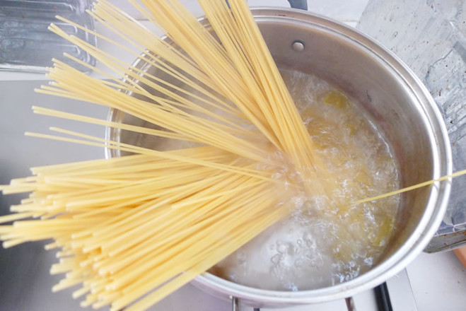 Olive Oil Garlic Pasta recipe