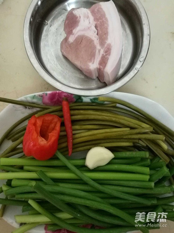 Stir-fried Minced Pork with Sour Garlic Moss recipe