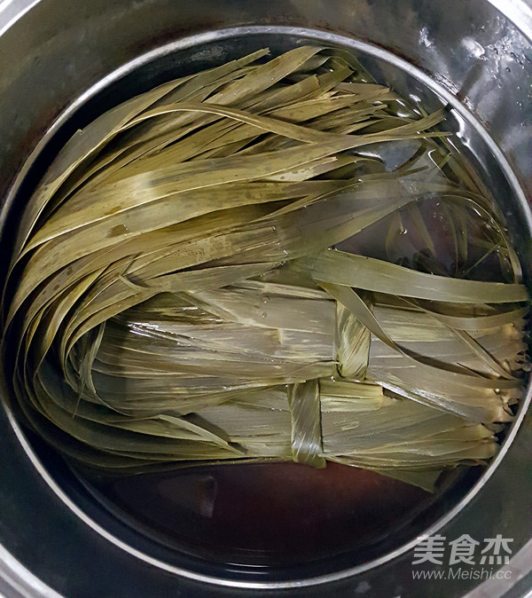 Traditional Jiangmi Red Date Zongzi recipe