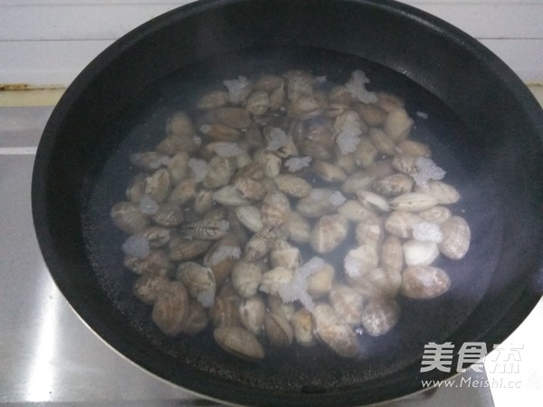 Stir-fried Clams with Korean Spicy Sauce recipe