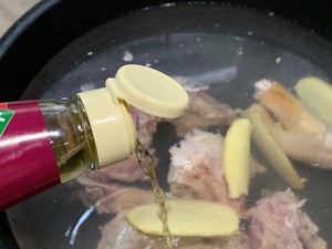 Take A Sip to Warm The Radish and Lamb Bone Soup in The Cold Winter recipe