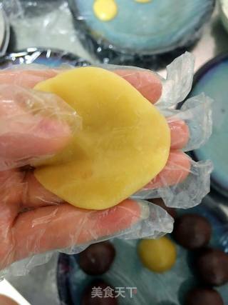 Cantonese-style Lotus Paste and Egg Yolk Mooncakes recipe