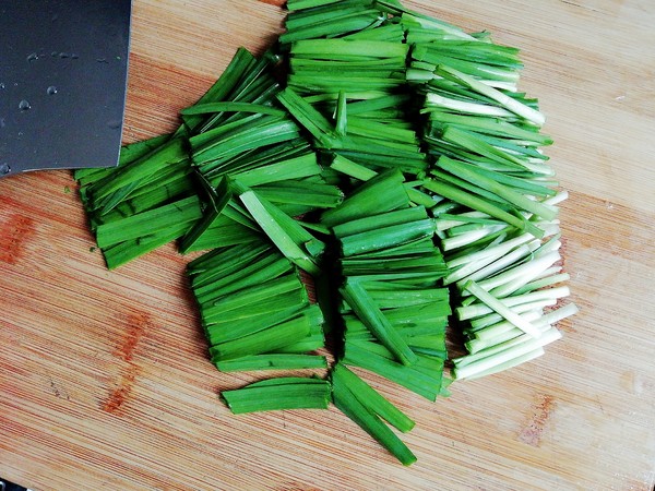 Stir-fried Snail Meat with Spring Leek recipe