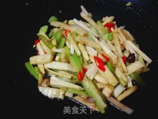 Double Bamboo Shoots in Oyster Sauce (how to Remove The Astringency of Fresh Bamboo Shoots) recipe