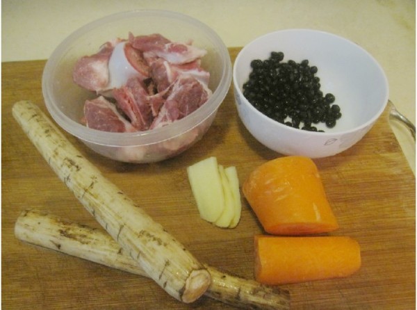 Black Bean Burdock Pork Bone Soup recipe