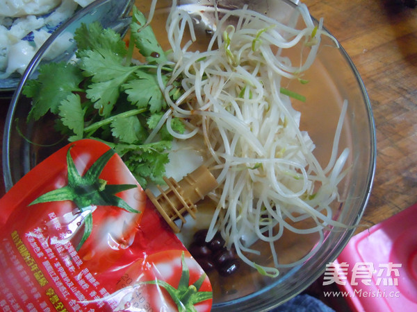 Tomato Sauce Mixed with Noodles recipe