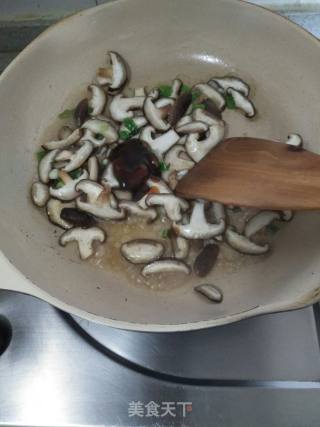 Stir-fried Mushrooms with Milk and White Rape recipe