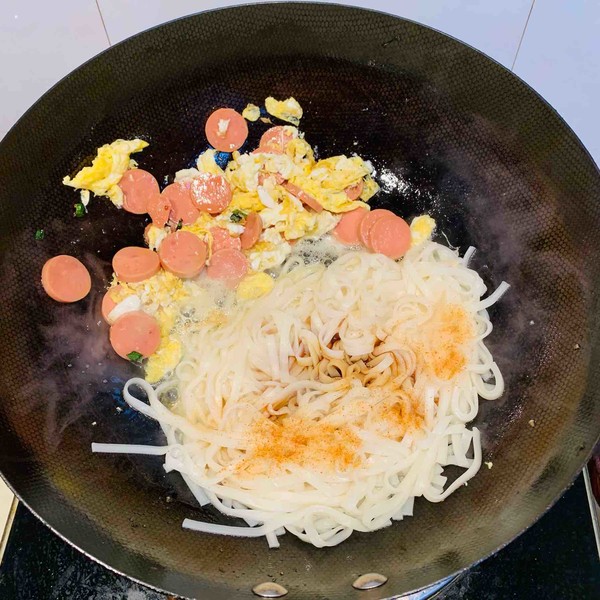Fried Noodles with Ham and Egg recipe