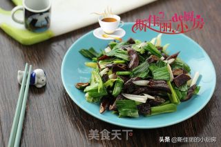 Stir-fried Sausage with Green Garlic recipe