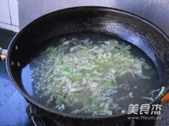 Hot Noodle Soup with Shredded Cabbage recipe