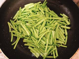 Stir Fried Chrysanthemum Sticks recipe