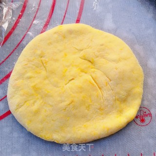 Little Yellow Man Bean Paste Bun recipe
