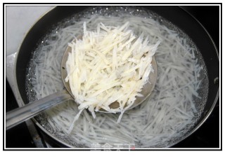 Stir-fried Lotus Root with Green and Red Pepper recipe