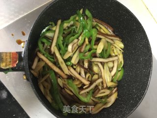 Stir-fried Shredded Bamboo Shoots with Dried Green Peppers recipe