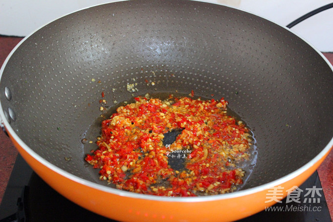 Chopped Peppers Mixed with Small Taro recipe