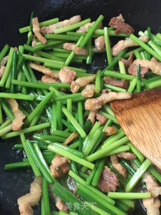 Stir-fried Pork with Leek Moss recipe