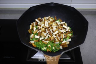 Stir-fried Dried Tofu with Chili recipe