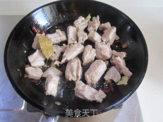 Grilled Pork Ribs with Fungus and Quail Eggs recipe
