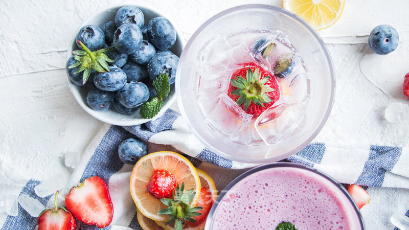 Pretty Girl with Berries-berry Smoothie recipe