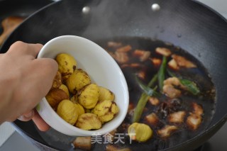 The Chestnuts are Cooked 【broiled Pork with Chestnuts】 recipe