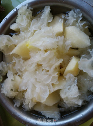 Winter Denoising Holy Product-white Fungus Stewed with Rock Sugar and Sydney recipe
