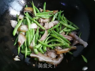 Snacks ~ Fried Pork Ears with Shredded Beans recipe