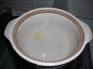 Family Nutrition and Health Soup-seaweed Tofu Crucian Carp Soup recipe