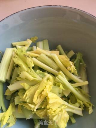 Fried Shrimp with Celery recipe