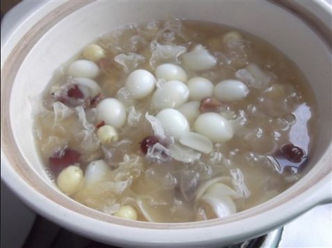 Lotus Seeds and Lilies in Clay Pot recipe