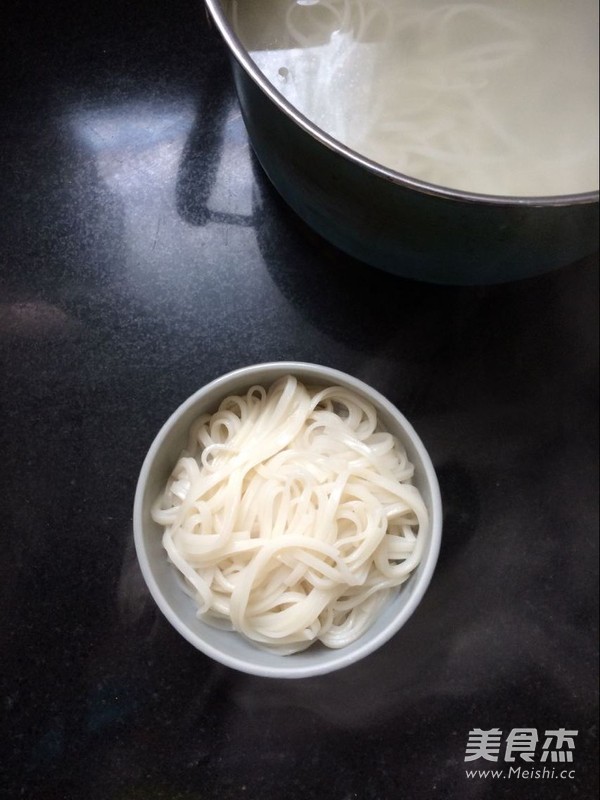 Diced Pork and Radish Noodles recipe