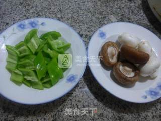 Stir-fried Pepper with Double Mushroom recipe