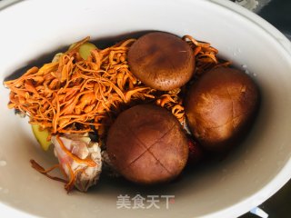 Chicken Soup with Cordyceps Flower and Shiitake Mushroom recipe