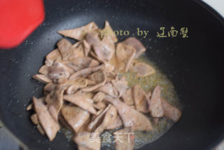 Stir-fried Pork Liver with Chili recipe