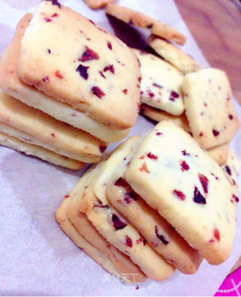Hand-cut Cranberry Biscuits with Crispy Dregs-the Winning Works of Lezhong Colorful Summer Baking Competition recipe