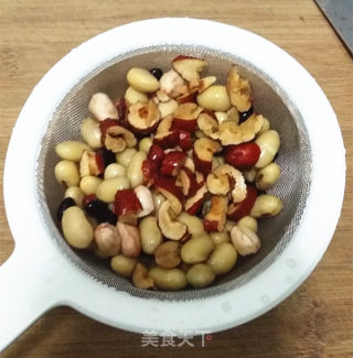 #trust之美#jujube Soy Milk with Miscellaneous Grains recipe