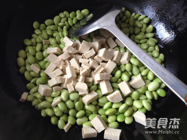 Stir-fried Diced Beans with Edamame and Rice recipe