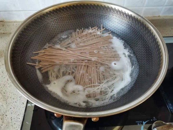 Soba Noodles with Eggs and Vegetables recipe