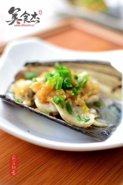 Steamed Scallops with Gold and Silver Garlic recipe