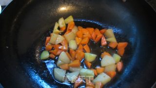 Stir-fried Potatoes with Carrots-----home Cooking recipe