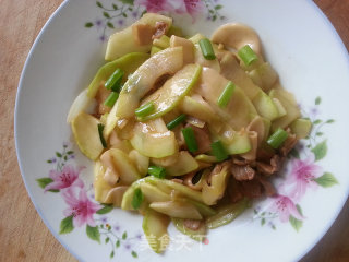 Fried Pork with Zucchini, Apricot and Baoru recipe