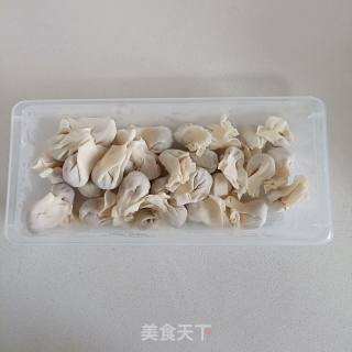 Small Wontons with Sea Fungus and Shrimp Skin recipe