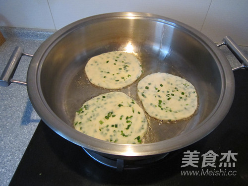 Green Onion Pancakes with Fragrant Outside and Tender Inside recipe