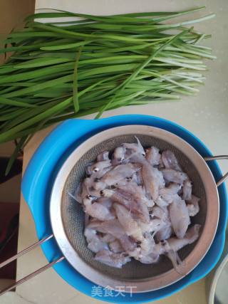 Stir-fried Chives with Small Squid recipe