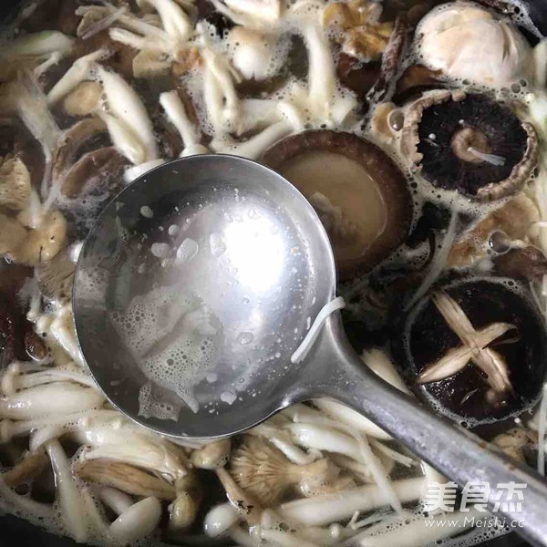 Mushroom Meatball Hot Pot recipe