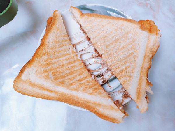 Marshmallow Toast with Chocolate Sauce recipe