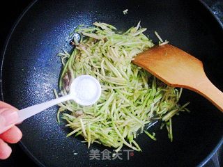 Stir-fried Shredded Pork with Zucchini recipe