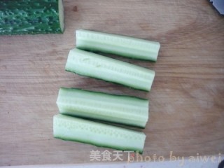 Cucumber Strips Mixed with Sanhe Oil recipe