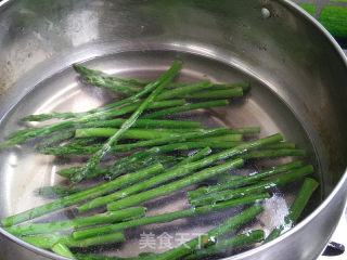 Asparagus with Tahini Sauce recipe