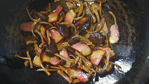 "sister Yuelan" Dry Pot Bacon Tea Tree Mushroom | The Taste of Home-made is Excellent recipe