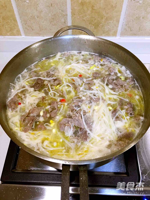 Beef Udon Noodles in Sour Soup recipe